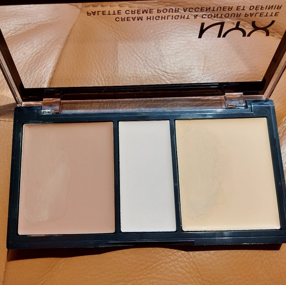 NYX Cream Highlight and Contour Palette (Light) - Picture 3 of 3
